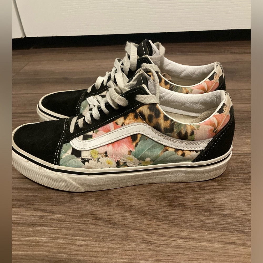 Vans Black and Pink Floral Sneakers Classic Style women’s size 8 men’s size 6.5 - Picture 3 of 7